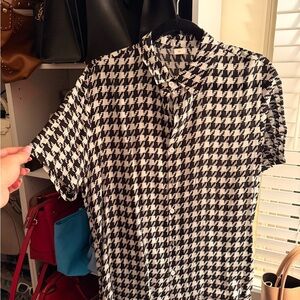 Men’s White & Black Collar Short Sleeve Shirt